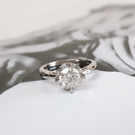 【天然正品】钻石小鸟PT900经典简约四爪款花朵造型1.00克拉钻石戒指14号（戒圈可改）女士081125NJS04 商品图5
