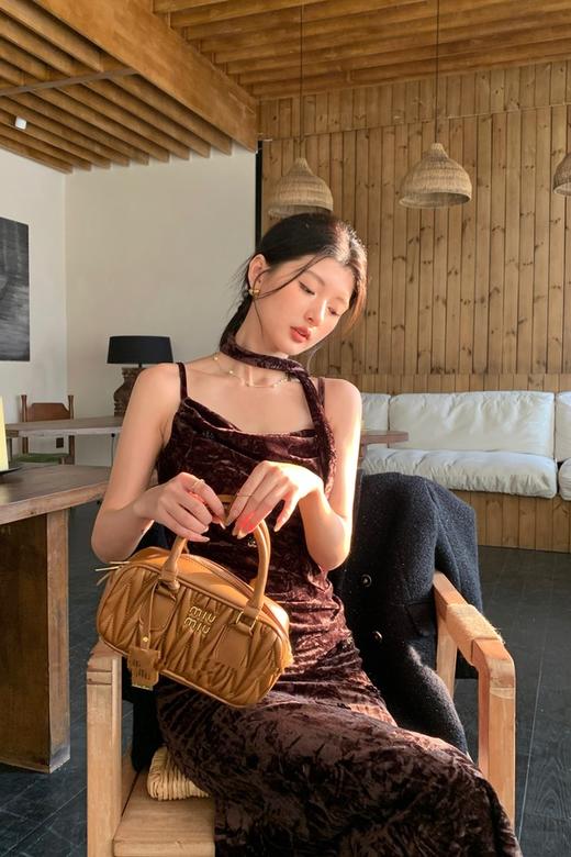 SIA SAYLOR 高级感礼服丝绒飘带荡领吊带连衣裙 21625 商品图3