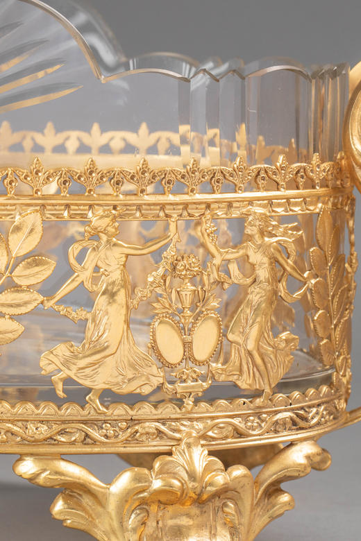 独角鹿西洋古董19世纪法国出品女神齐舞主题铜鎏金精雕装饰花瓣形水晶内里卷叶纹双耳花果樽 商品图7