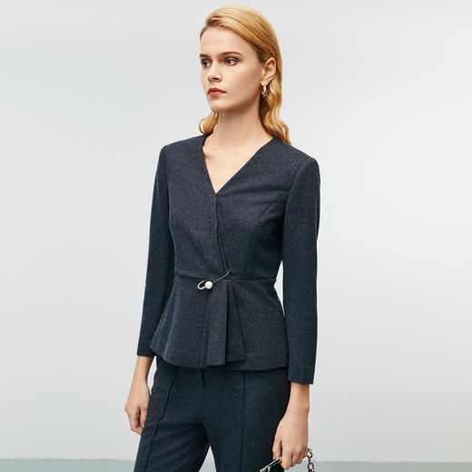 EITIE爱特爱冬季新款气质通勤收腰V领显瘦毛呢上衣8013706 商品图2