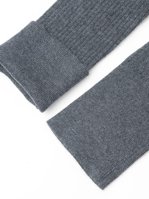 2025 秋冬新款酒红色 V 领单排扣针织连衣裙 修身显瘦长袖中长裙 设计感镂空气质毛衣裙 商品图4