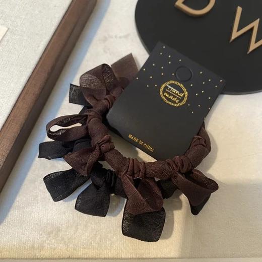 12.8💰/2个【CBL韩版蝴蝶结褶皱发圈】两色设计，清新自然或是甜美可爱，随心搭配，轻松hold住各种场合✅材质柔软，高弹力，紧扎不滑落！ 商品图2