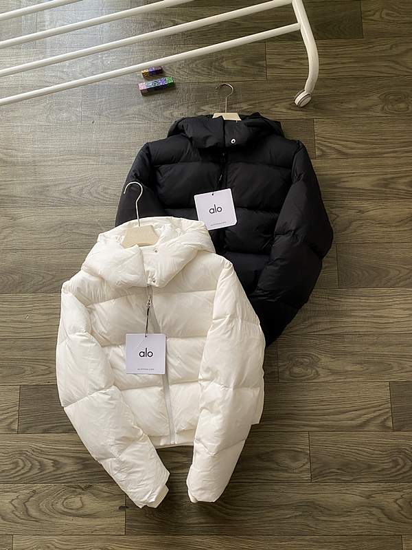 ALO女短款纯色连帽立领保暖可调节抽绳长袖羽绒服