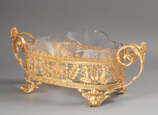 独角鹿西洋古董19世纪法国出品女神齐舞主题铜鎏金精雕装饰花瓣形水晶内里卷叶纹双耳花果樽 商品图2