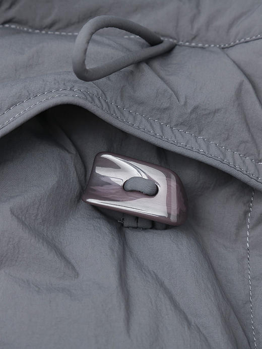 2025 冬季新款深灰色立领工装羽绒服 牛角扣大口袋设计宽松保暖外套 复古风短款面包服 商品图3