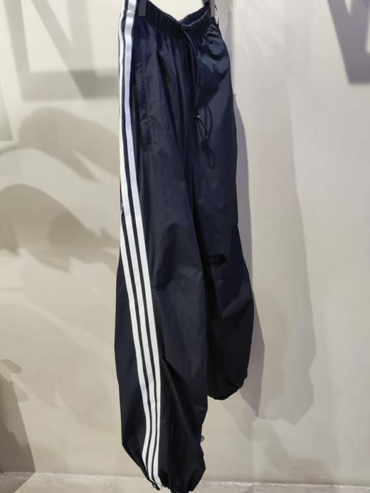 奥莱订单！女款！！阿迪达斯/Adidas 三叶草梭织伞兵裤，iy7251 商品图2