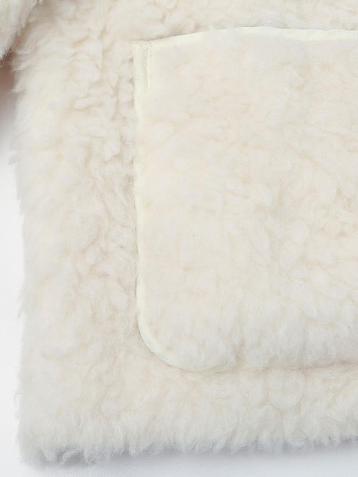 2025 冬季新款温柔米白色圆领毛绒外套 小香风单排扣口袋设计保暖短款仿皮草上衣 商品图3