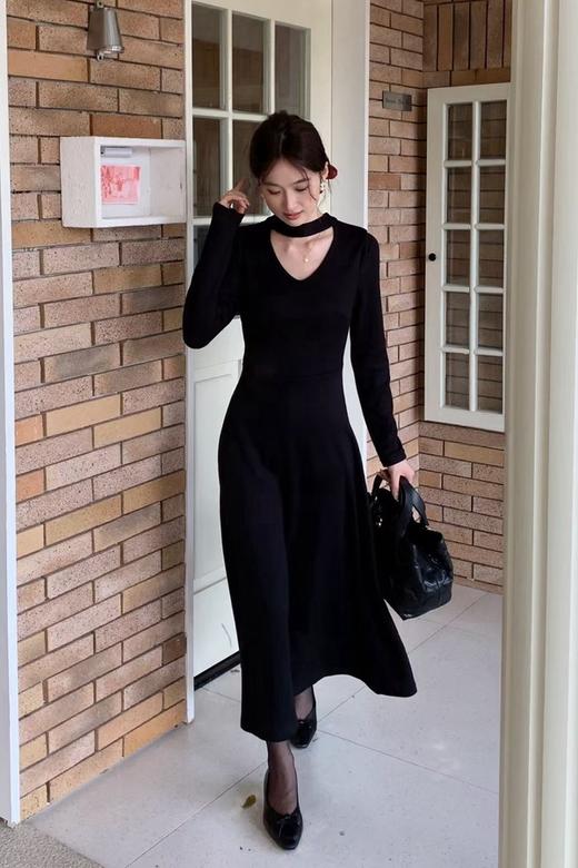 SIA SAYLOR 法式浪漫蕾丝拼接露背黑色连衣裙 21620 商品图3