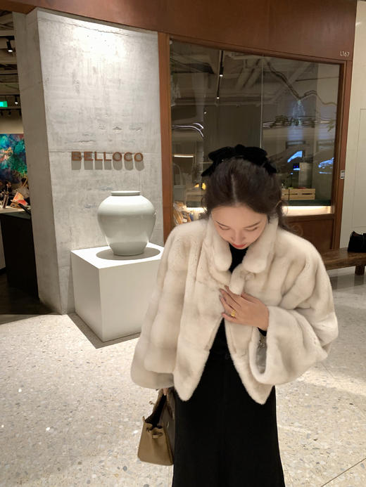 Read Nameless /很年轻的一款水貂+黑色加绒鱼尾裙 2025/11/20 商品图5