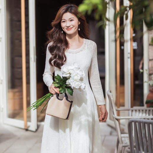 【林栖设计小店】（现货）【林栖推荐】（配可拆卸仿珍珠领）法式蕾丝手工镂空花边长袖毛衣针织连衣裙N1961290 商品图3