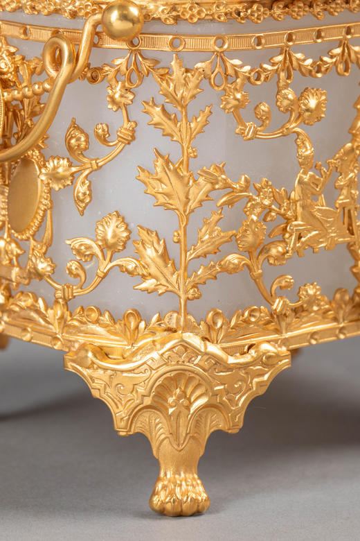 独角鹿西洋古董19世纪法国出品古典女子与竖琴藤叶主题铜鎏金精雕装饰乳色欧泊水晶珍宝盒 商品图6