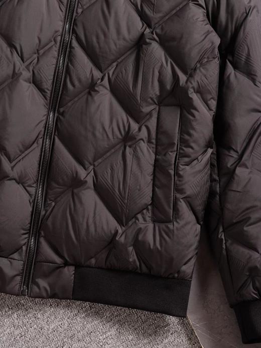 D111949胸前钢印立体小马v型分格轻薄羽绒服 商品图5