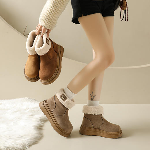 “四季战靴”！【透梦--英伦风复古马丁靴】单款/加绒款/长筒款三款可选 保暖毛绒内里 柔软舒适不捂脚 防滑滑耐磨鞋底 秒变大长腿 显高显瘦显身材 轻松上班OR逛街 商品图4