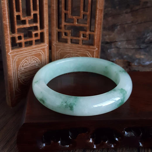 【天然正品】A货翡翠天然正桩细腻无纹裂飘蓝花糯冰种55.5号翡翠手镯55.5号（皆取最大值）女士230325AH06 商品图3