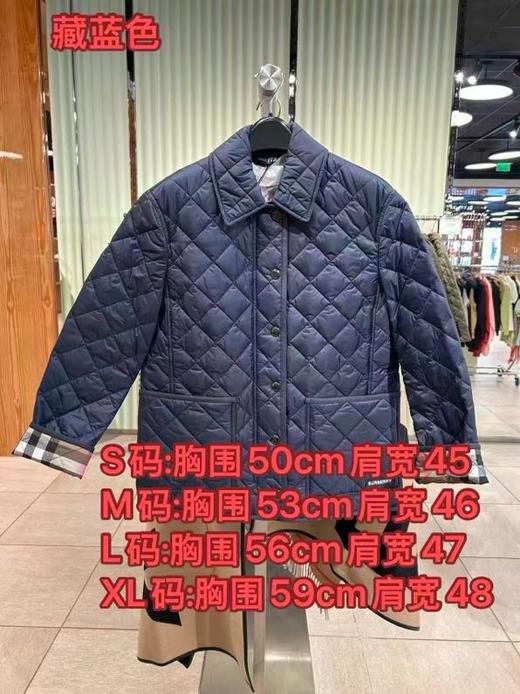 到手价3399元 Burberry新款藏蓝色女款棉服 很洋气的深宝蓝，内里经典格纹设计 美国代购，无中文标签，介意慎拍 商品图1