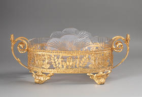 独角鹿西洋古董19世纪法国出品女神齐舞主题铜鎏金精雕装饰花瓣形水晶内里卷叶纹双耳花果樽