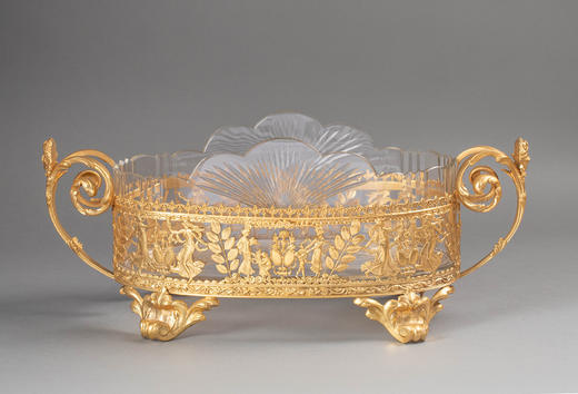 独角鹿西洋古董19世纪法国出品女神齐舞主题铜鎏金精雕装饰花瓣形水晶内里卷叶纹双耳花果樽 商品图0