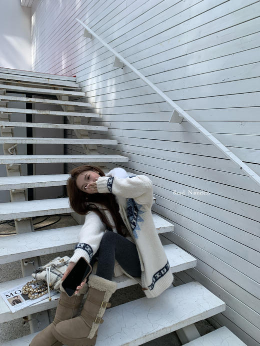 Read Nameless /费尔岛蓝色毛领毛衣外套 2025/11/20 商品图1