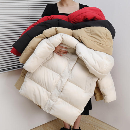 【保暖服饰丨吾家儿童长款字母保暖棉服 】130-170码可选，防风帽设计，轻松包裹整个脸部，抵御寒风，双向拉链出行方便自由，口袋宽敞收纳方便，版型宽松，可包容多种身材 商品图9