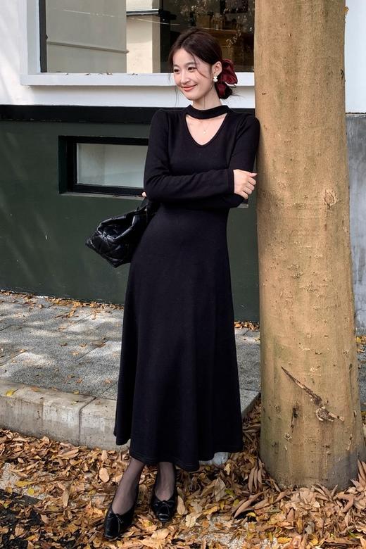 SIA SAYLOR 法式浪漫蕾丝拼接露背黑色连衣裙 21620 商品图0