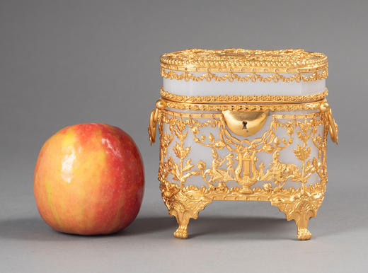 独角鹿西洋古董19世纪法国出品古典女子与竖琴藤叶主题铜鎏金精雕装饰乳色欧泊水晶珍宝盒 商品图1