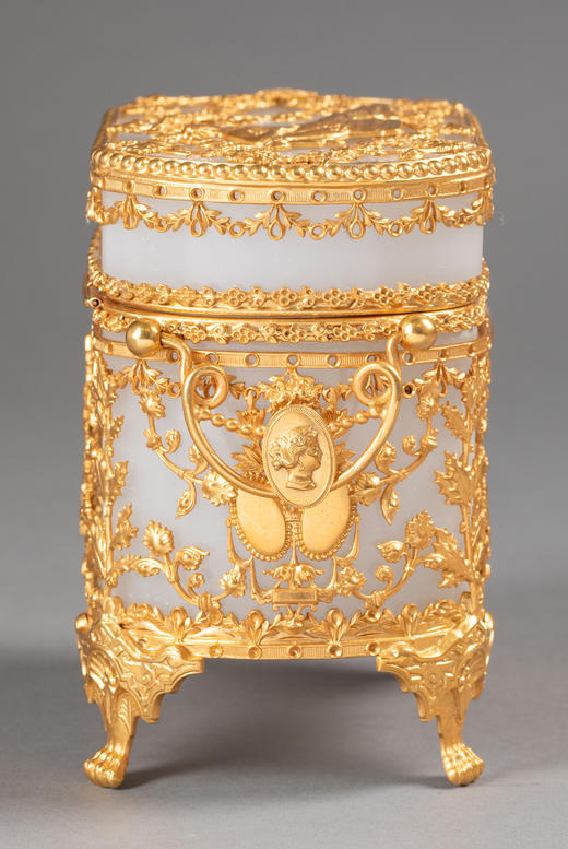 独角鹿西洋古董19世纪法国出品古典女子与竖琴藤叶主题铜鎏金精雕装饰乳色欧泊水晶珍宝盒 商品图4