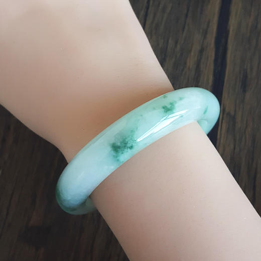 【天然正品】A货翡翠天然正桩细腻无纹裂飘蓝花糯冰种55.5号翡翠手镯55.5号（皆取最大值）女士230325AH06 商品图7