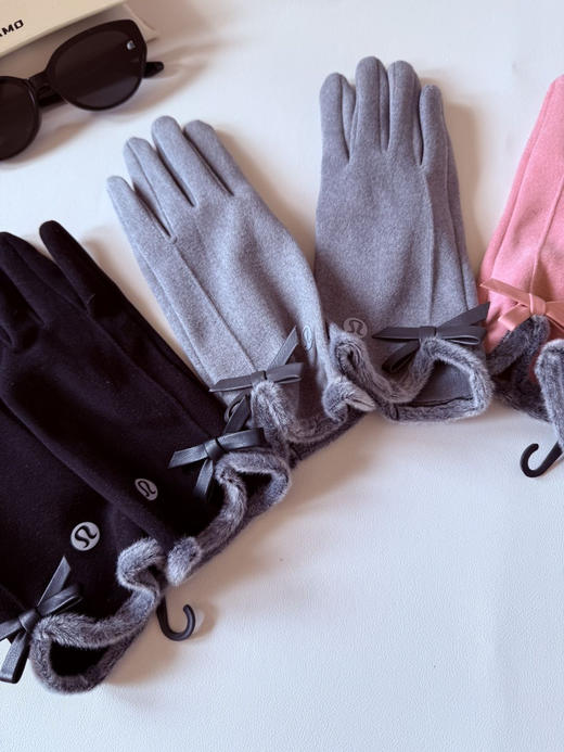 独家稀缺货lulu蝴蝶结鹿皮绒保暖防风手套 商品图3