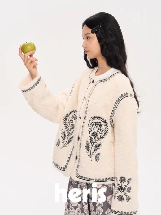 heris/H53110/重工游牧腰果花刺绣宽松圆领短款外套 商品图2