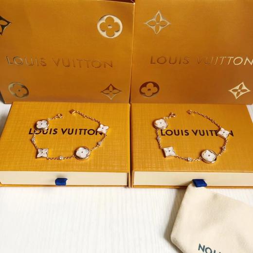 D111919老花白贝母Monogram四叶草造型四花手链 商品图0