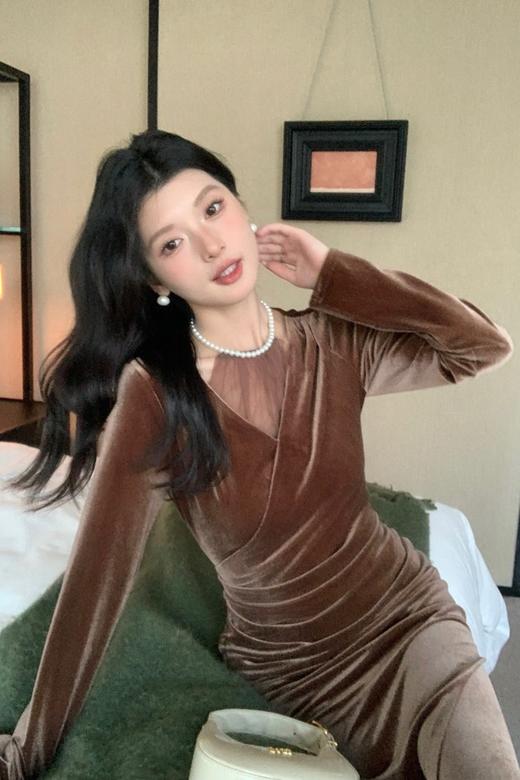 SIA SAYLOR 高级质感珍珠领收腰丝绒连衣裙 21628 商品图2