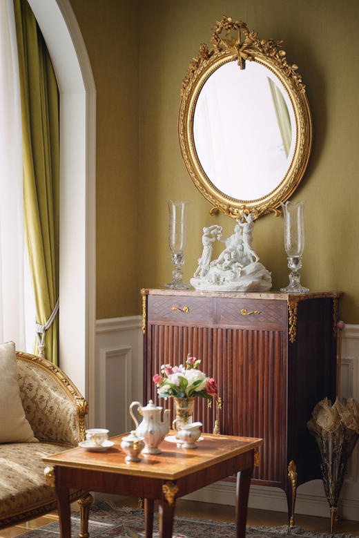 独角鹿西洋古董19世纪末20世纪初法国出品古典人物主题素胎瓷群雕作品《酒神的凯旋》 商品图0