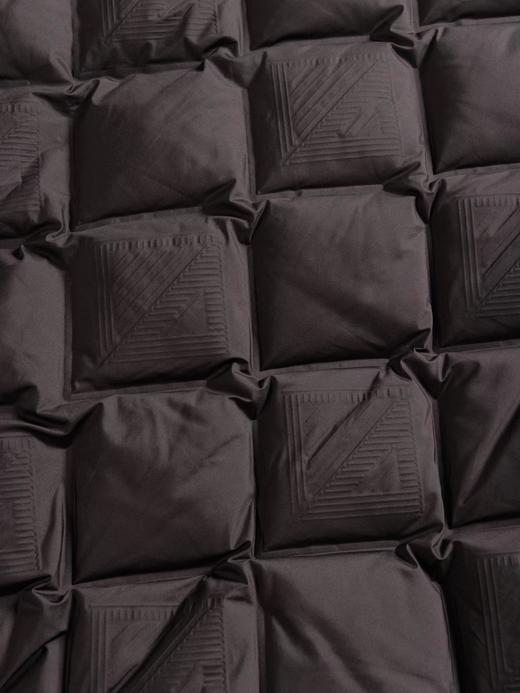 D111949胸前钢印立体小马v型分格轻薄羽绒服 商品图7