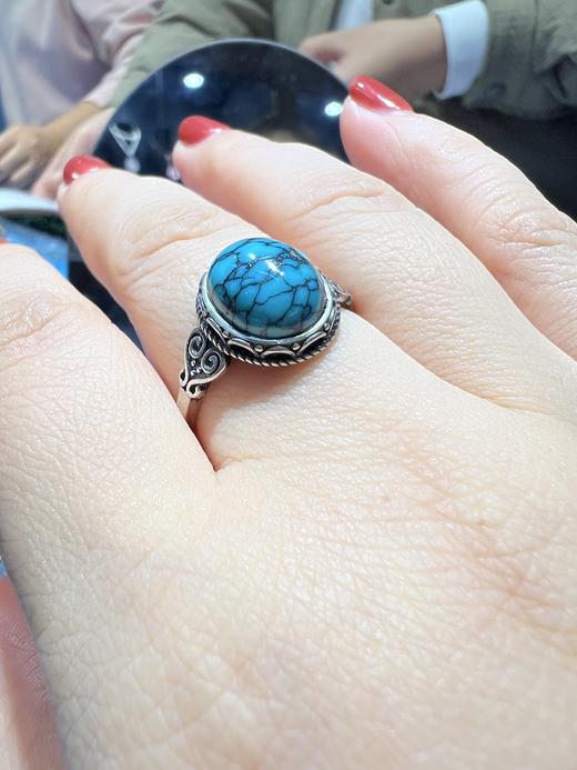 15天发货，需开证书【绿松专场】戒指、耳饰、项链、吊坠，有素料款，也有铁线款！受里面铜和铁含量影响，天蓝色、湖蓝色、绿色，色彩丰富~天然宝石几乎都有瑕疵，有点铁线、白点都是正常的，这也是它的独特之美 商品图13