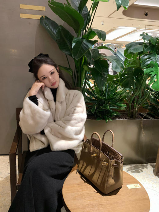 Read Nameless /很年轻的一款水貂+黑色加绒鱼尾裙 2025/11/20 商品图12