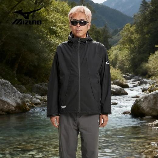 美津浓情侣款户外梭织外套版型微宽松设计，包容不同身形 商品图4