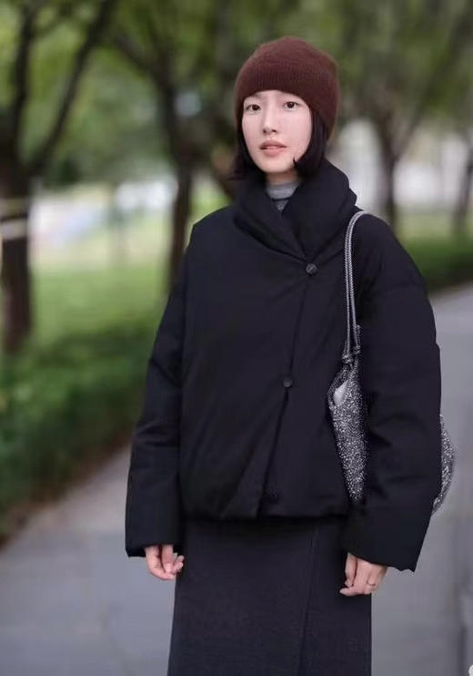 1119-3 渠道货 小禾 hug系列 优雅青果领 露珠绵羊毛 白鹅绒 短款 抱抱羽绒服 商品图3