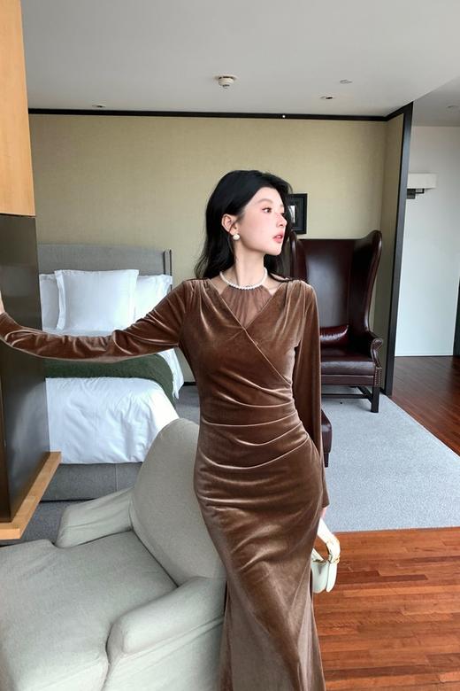 SIA SAYLOR 高级质感珍珠领收腰丝绒连衣裙 21628 商品图1