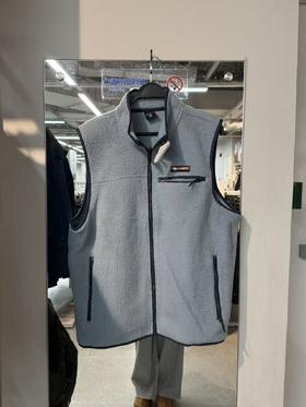 骆驼 中性款抓绒马甲149.9元（线上线下同步在售，不一定有货，介意勿拍）634768-NT