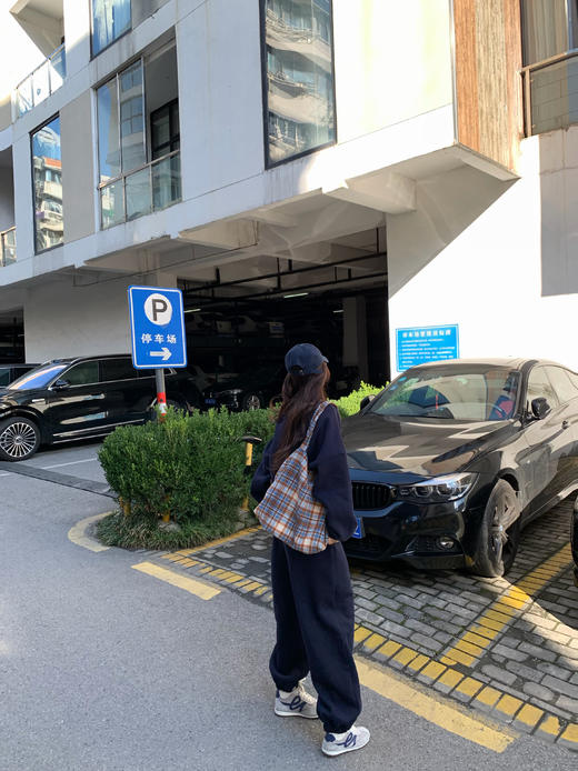 Read Nameless /冬天懒人运动加绒套装藏青色 2025/11/20 商品图4