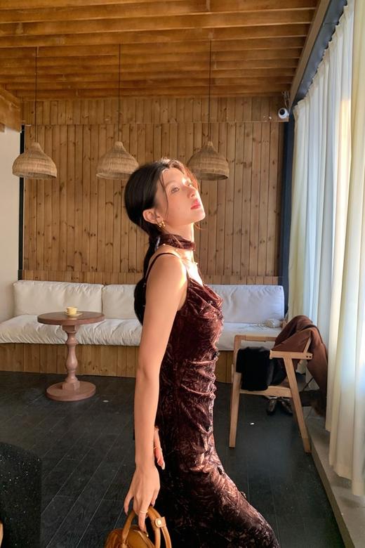 SIA SAYLOR 高级感礼服丝绒飘带荡领吊带连衣裙 21625 商品图2