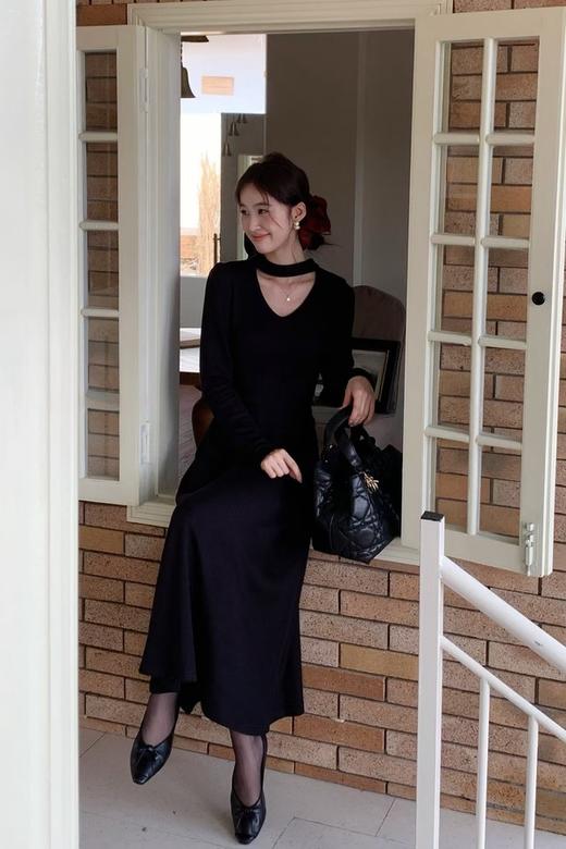 SIA SAYLOR 法式浪漫蕾丝拼接露背黑色连衣裙 21620 商品图4