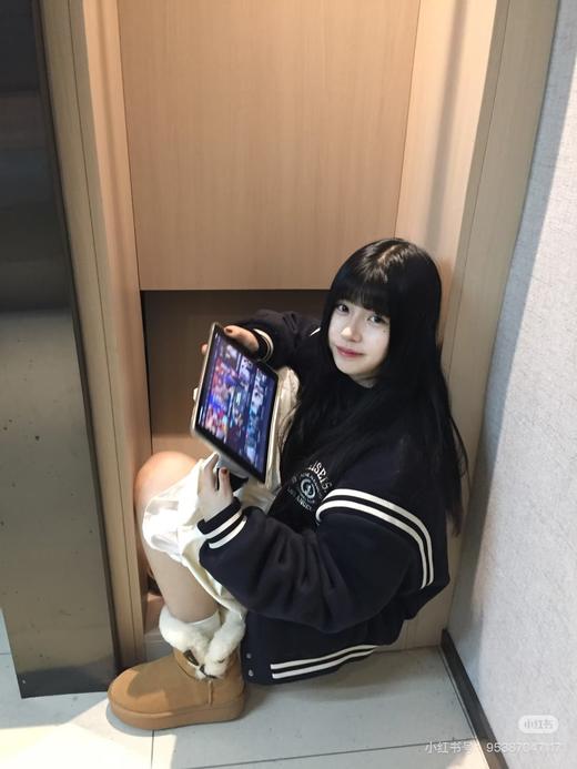 一店d 𝐔唧唧爆款牛角扣  独家 热度依然无敌爆🔥不管你们有几双雪地靴 今天冬天还是一定要买这一系列 从一粒扣到三粒扣全部都有，趁着大降温前都要下手！ 商品图6