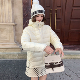 寒潮来袭【AUChris韩版休闲秋冬季连帽短款轻薄排骨棉服】新型泡芙棉填充   轻软暖三合一   五色可选   显瘦不臃肿