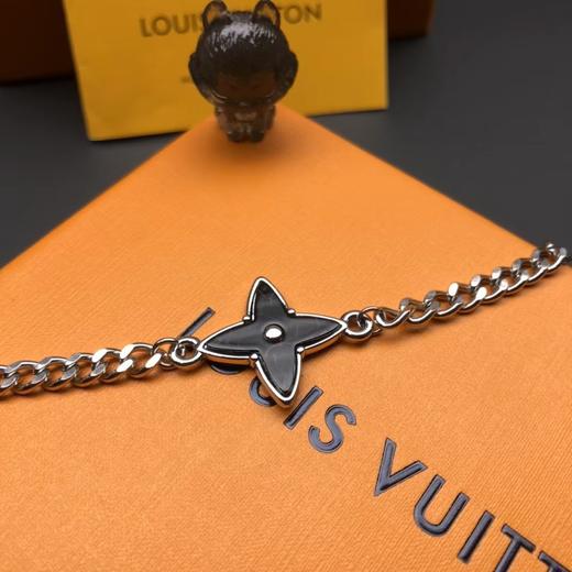 D111980可调节链条串起缤纷Monogram花卉项链 商品图4