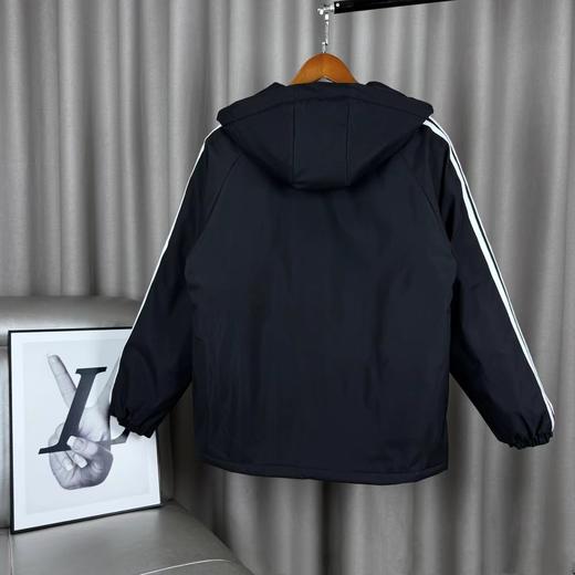 D111945三道杠连帽加厚棉服胸前刺绣logo字母长袖拉链夹克口袋外套 商品图11