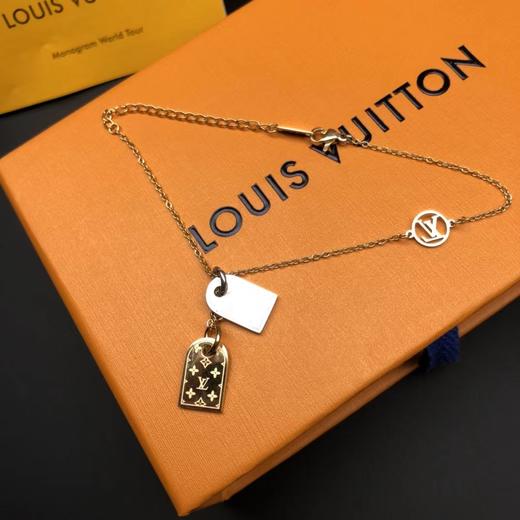 D111979时尚百搭圆形字母长度可调手链 商品图1