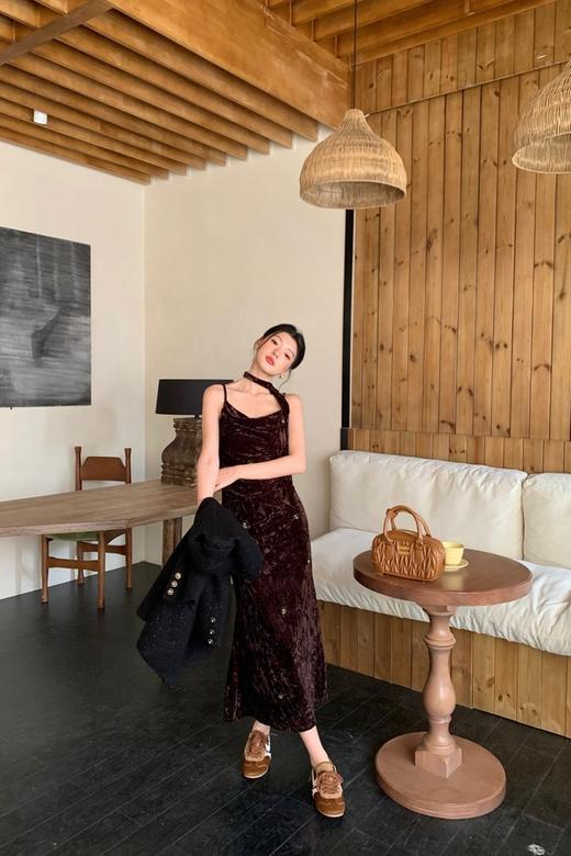 SIA SAYLOR 高级感礼服丝绒飘带荡领吊带连衣裙 21625 商品图4