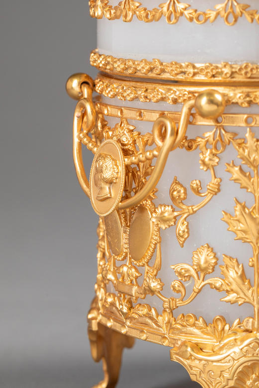 独角鹿西洋古董19世纪法国出品古典女子与竖琴藤叶主题铜鎏金精雕装饰乳色欧泊水晶珍宝盒 商品图5