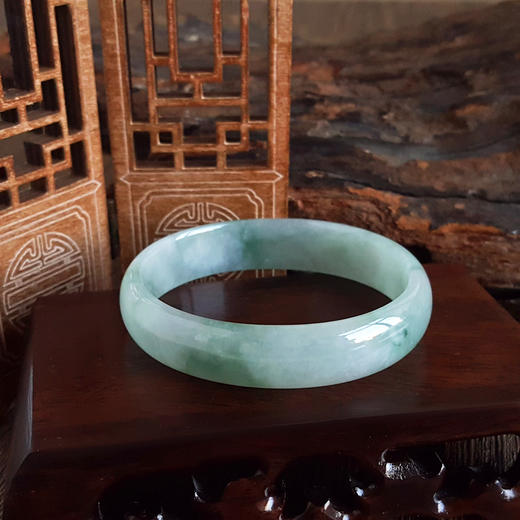 【天然正品】A货翡翠天然细腻无纹裂飘蓝花糯冰种55.5号贵妃翡翠手镯55.5号（皆取最大值）女士230325AH27特价：980元 商品图6